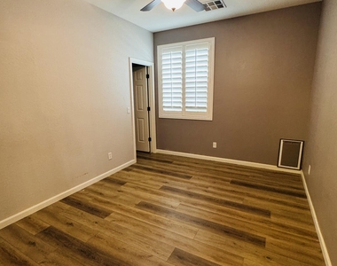13394 N 151st Drive - Photo Thumbnail 15