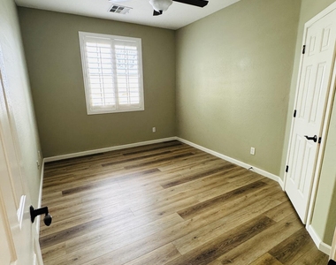 13394 N 151st Drive - Photo Thumbnail 14