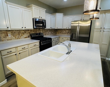 13394 N 151st Drive - Photo Thumbnail 8