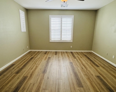13394 N 151st Drive - Photo Thumbnail 9