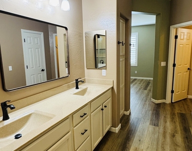 13394 N 151st Drive - Photo Thumbnail 12