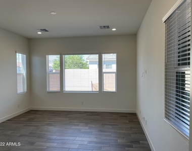 17250 W Edinburg Street - Photo Thumbnail 8