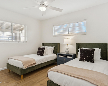 2929 N 55th Place - Photo Thumbnail 28