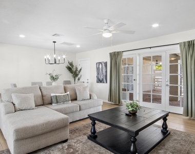 2929 N 55th Place - Photo Thumbnail 13
