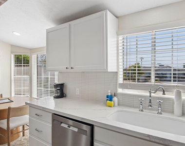 2929 N 55th Place - Photo Thumbnail 6