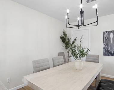 2929 N 55th Place - Photo Thumbnail 17