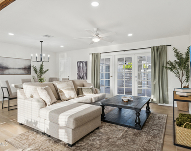 2929 N 55th Place - Photo Thumbnail 11