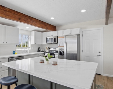 2929 N 55th Place - Photo Thumbnail 9
