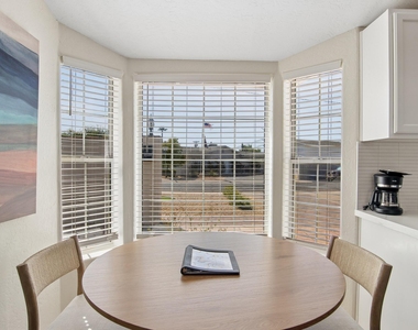 2929 N 55th Place - Photo Thumbnail 3