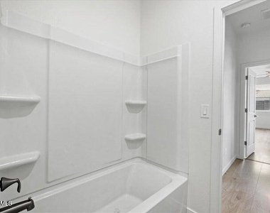 21451 W Palm Lane - Photo Thumbnail 12