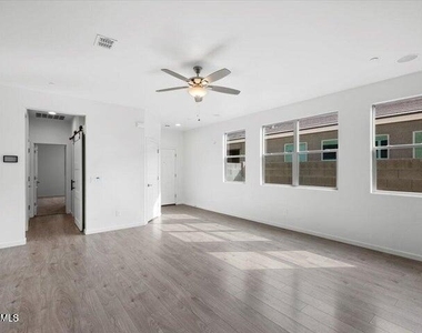 21451 W Palm Lane - Photo Thumbnail 9