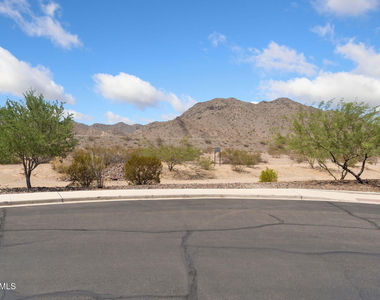 21451 W Palm Lane - Photo Thumbnail 19