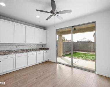 21451 W Palm Lane - Photo Thumbnail 10