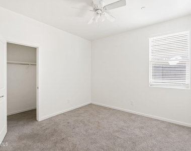 21451 W Palm Lane - Photo Thumbnail 13