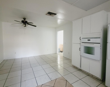4424 N 53rd Lane - Photo Thumbnail 6