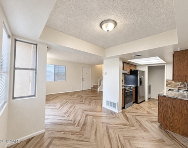 5934 N 48th Lane - Photo Thumbnail 7