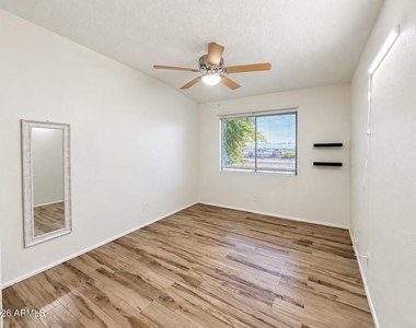 5934 N 48th Lane - Photo Thumbnail 12