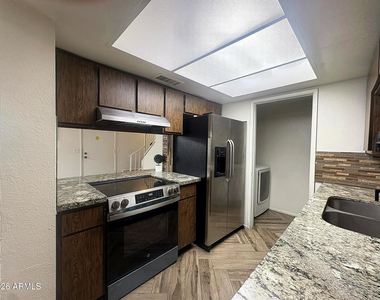5934 N 48th Lane - Photo Thumbnail 5