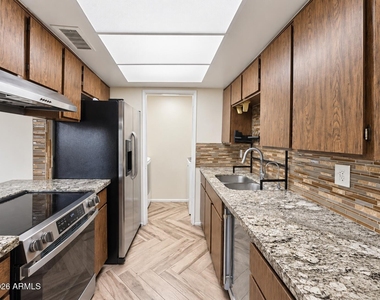 5934 N 48th Lane - Photo Thumbnail 4