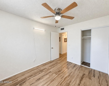 5934 N 48th Lane - Photo Thumbnail 11