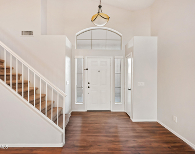 317 W Calle Monte Vista - Photo Thumbnail 2