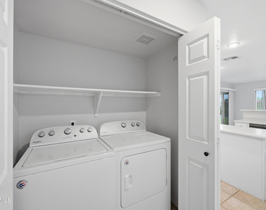 317 W Calle Monte Vista - Photo Thumbnail 11