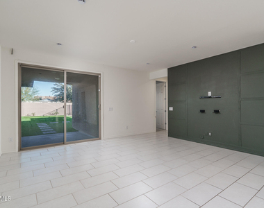15011 N 55th Drive - Photo Thumbnail 11