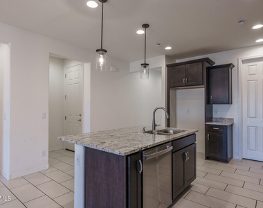 15011 N 55th Drive - Photo Thumbnail 5