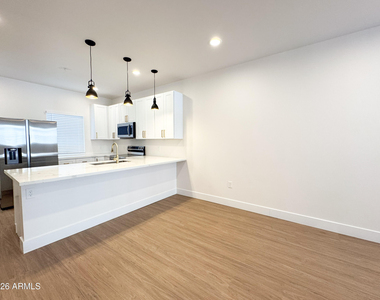 185 Sugarloaf Street - Photo Thumbnail 6