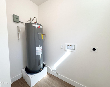 185 Sugarloaf Street - Photo Thumbnail 12