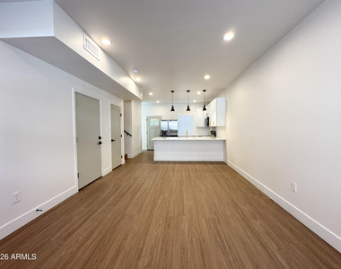 185 Sugarloaf Street - Photo Thumbnail 4