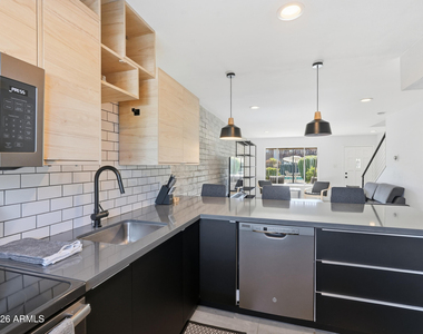 4701 N 68th Street - Photo Thumbnail 5