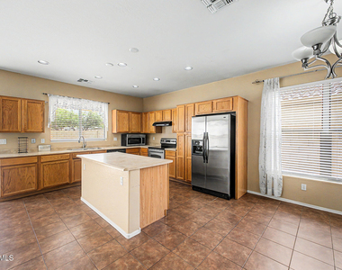 11755 W Hopi Street - Photo Thumbnail 9