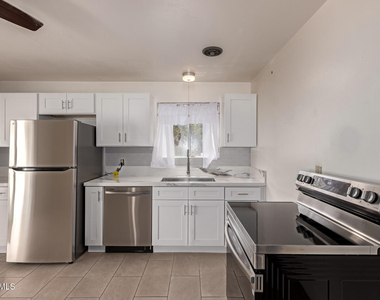 1407 E El Camino Drive - Photo Thumbnail 10