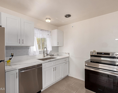 1407 E El Camino Drive - Photo Thumbnail 11