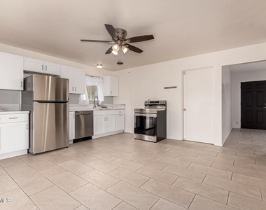 1407 E El Camino Drive - Photo Thumbnail 2