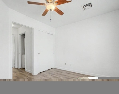 7040 W Olive Avenue - Photo Thumbnail 16