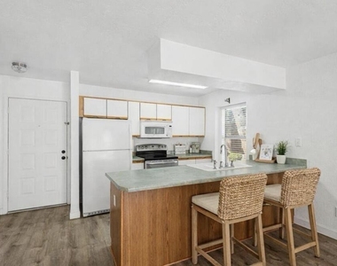 7040 W Olive Avenue - Photo Thumbnail 8
