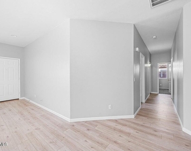 9231 W Salter Drive - Photo Thumbnail 17