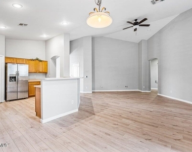 9231 W Salter Drive - Photo Thumbnail 25