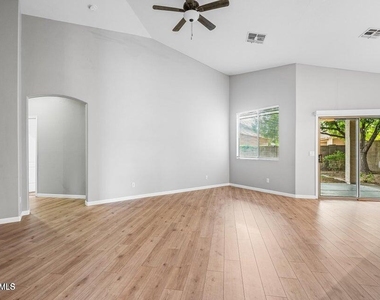 9231 W Salter Drive - Photo Thumbnail 23