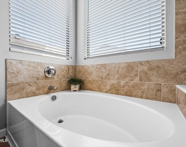 9231 W Salter Drive - Photo Thumbnail 26
