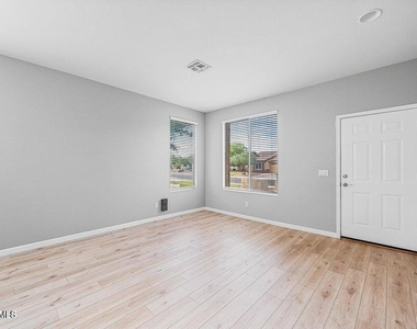 9231 W Salter Drive - Photo Thumbnail 13