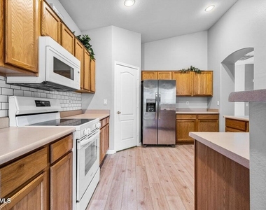 9231 W Salter Drive - Photo Thumbnail 2
