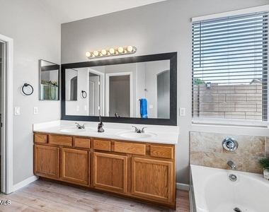 9231 W Salter Drive - Photo Thumbnail 5
