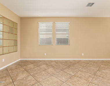 2057 W Kenton Way - Photo Thumbnail 5