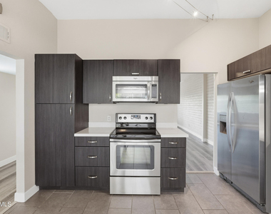 6116 N 12th Place - Photo Thumbnail 1