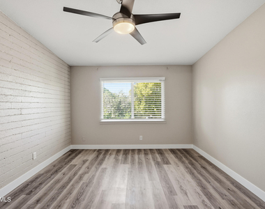 6116 N 12th Place - Photo Thumbnail 9