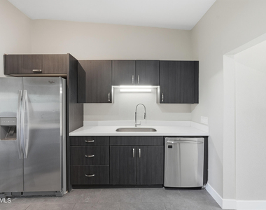6116 N 12th Place - Photo Thumbnail 2