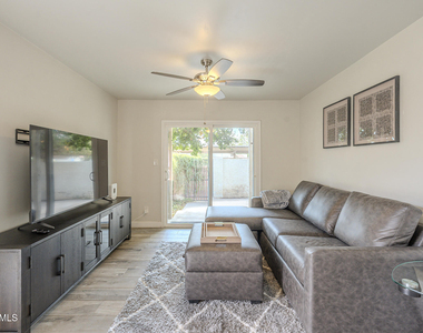 6126 N 79th Street - Photo Thumbnail 4